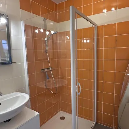 Au Clos Du Paradis Avec Terrasse Et Jardin, - Fr-1-489-235 * Meillard