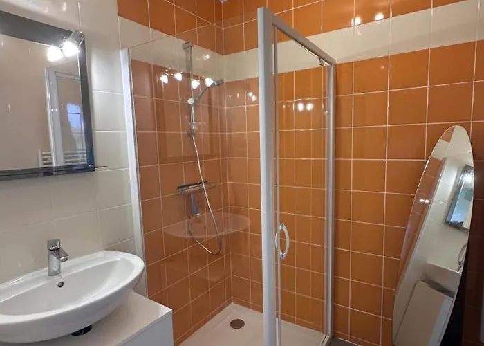 Au Clos Du Paradis Avec Terrasse Et Jardin, - Fr-1-489-235 * Meillard